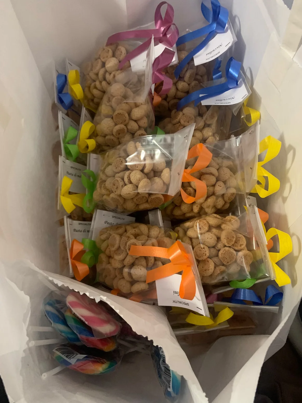 Confezioni di dolcetti preparate per un evento