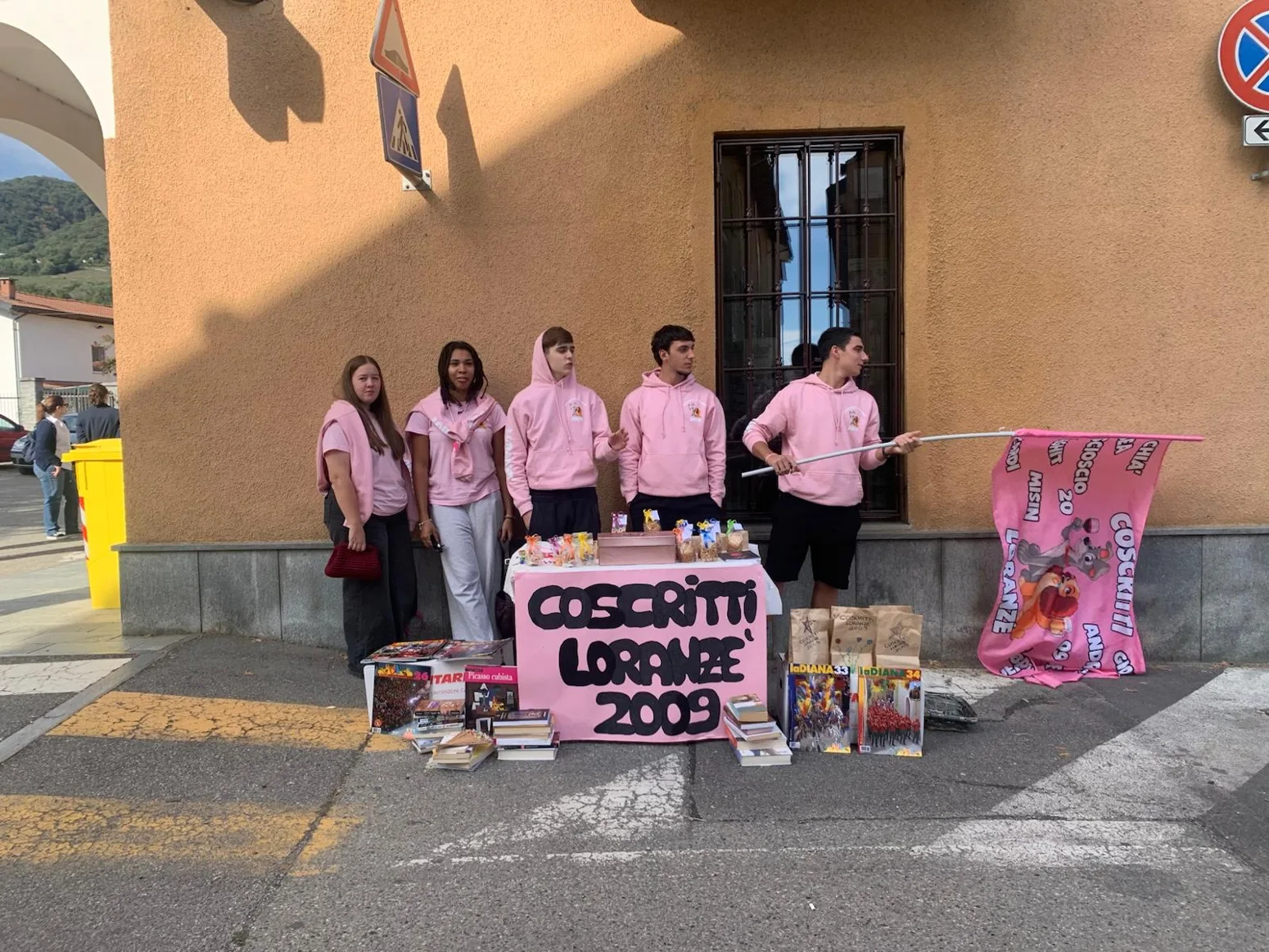 Banchetto dei Coscritti con libri usati